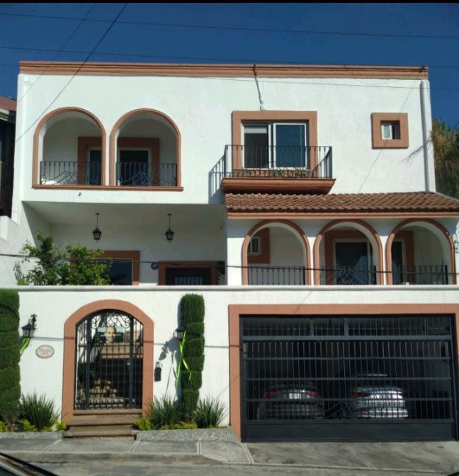 CASA EN VENTA EN LOS COLORINES EN SAN PEDRO GARZA GARCIA