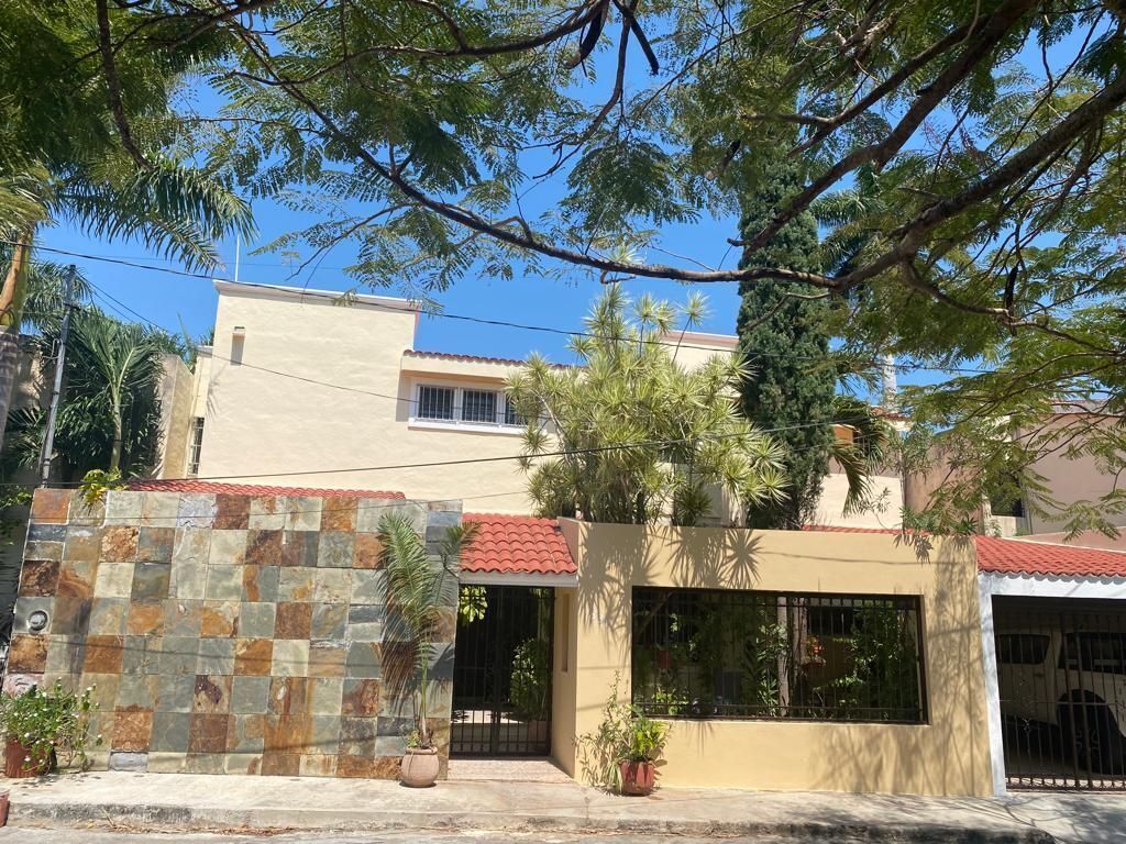 CASA EN VENTA EN MERIDA CON PISCINA, 5 RECAMARAS, UNA EN PB. EN FRACC LA FLORIDA