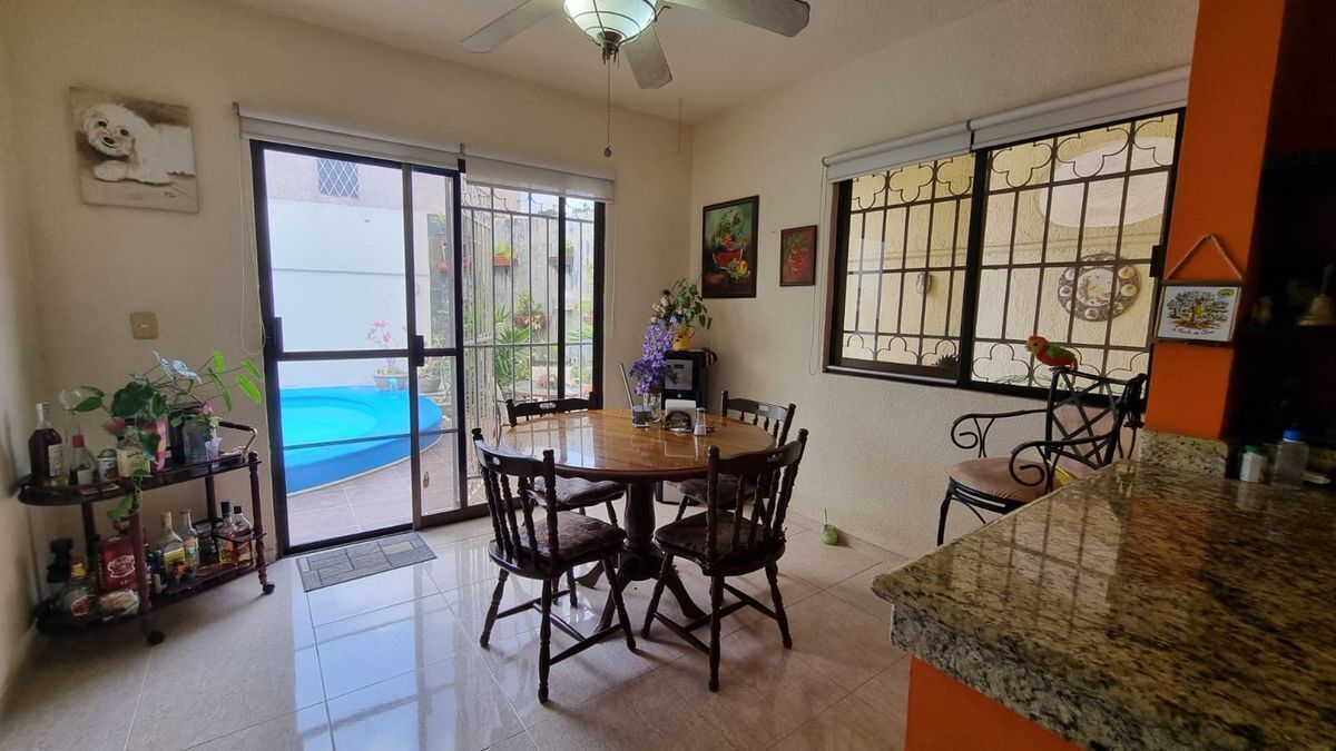 casa-en-venta-en-merida-con-piscina-5-recamaras-una-en-pb-en-fracc-la-florida14-28768