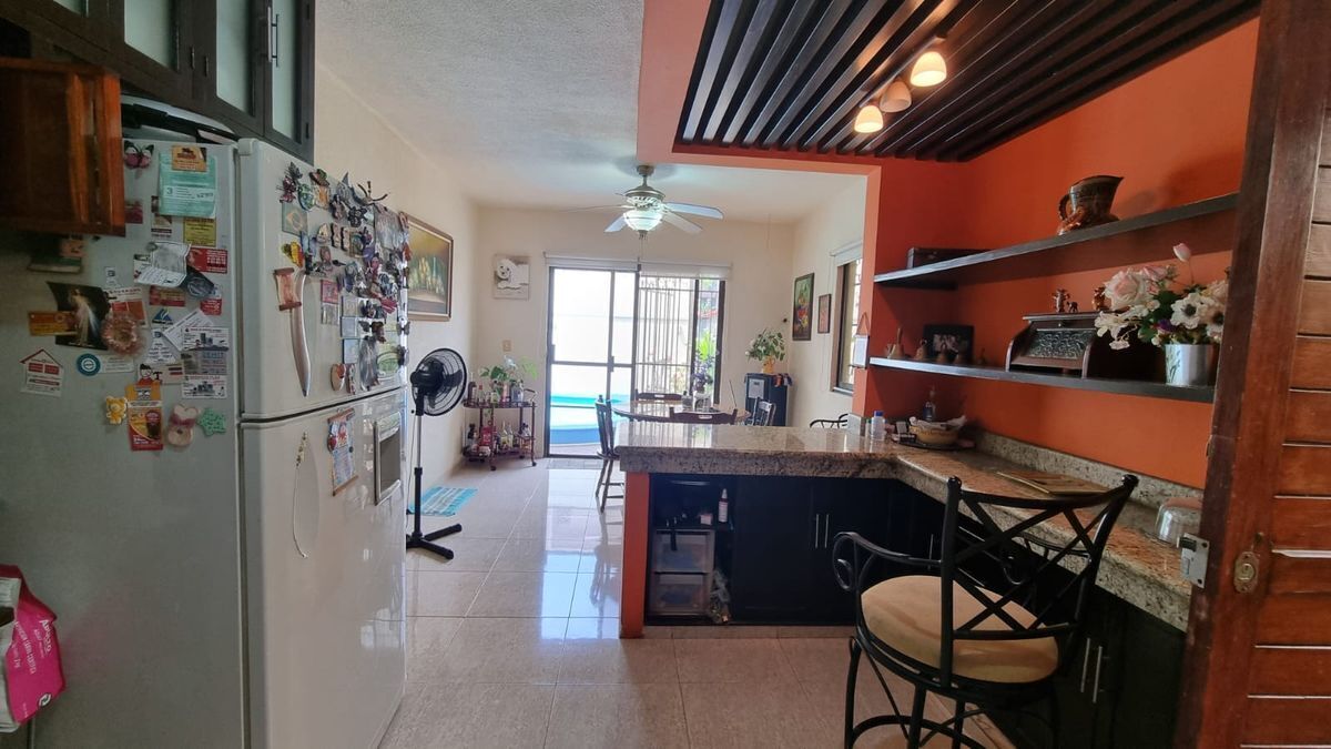 casa-en-venta-en-merida-con-piscina-5-recamaras-una-en-pb-en-fracc-la-florida15-28768