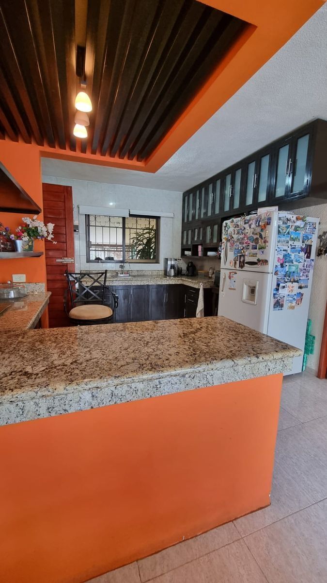 casa-en-venta-en-merida-con-piscina-5-recamaras-una-en-pb-en-fracc-la-florida18-28768