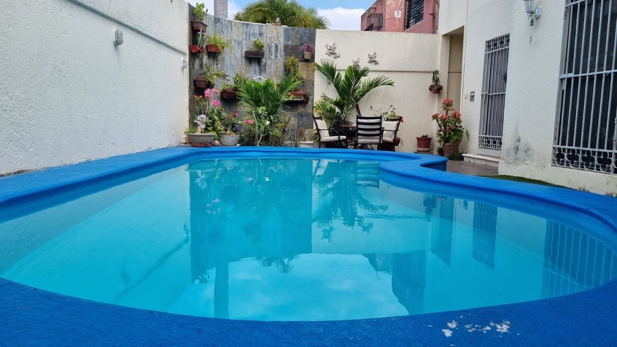 casa-en-venta-en-merida-con-piscina-5-recamaras-una-en-pb-en-fracc-la-florida20-28768