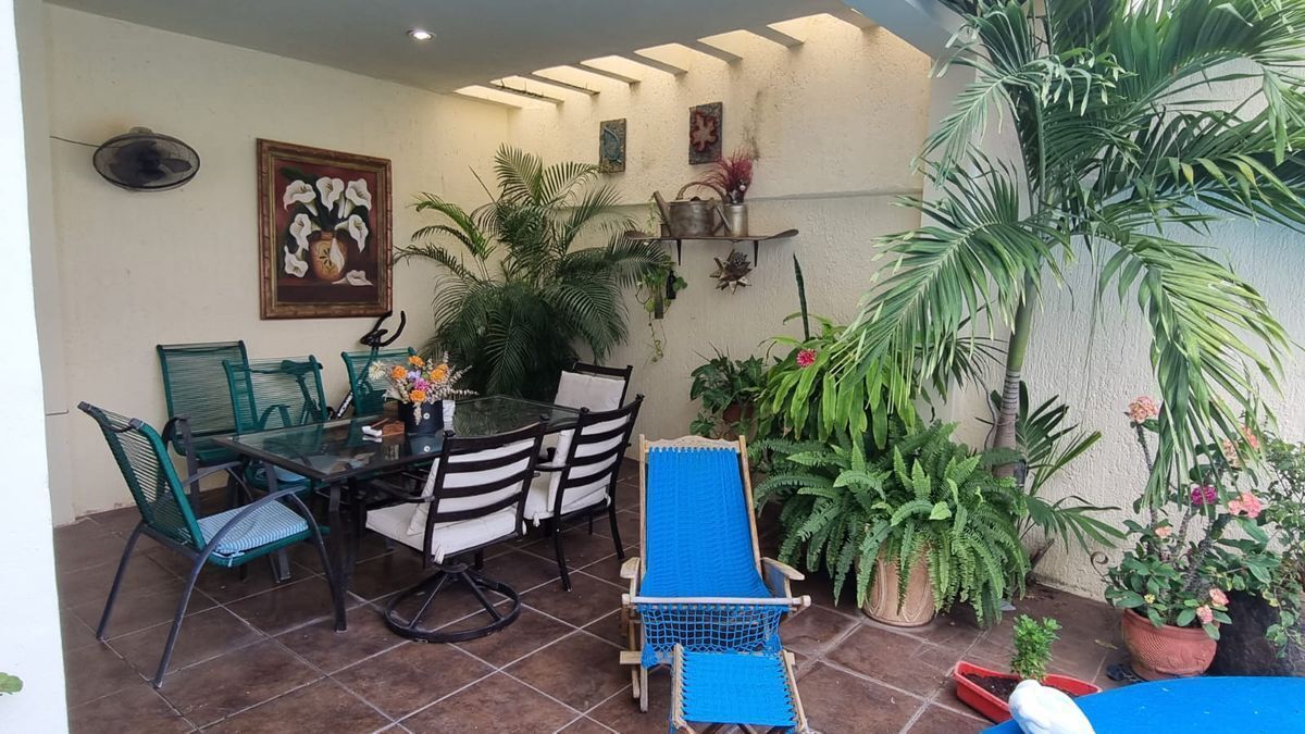 casa-en-venta-en-merida-con-piscina-5-recamaras-una-en-pb-en-fracc-la-florida22-28768