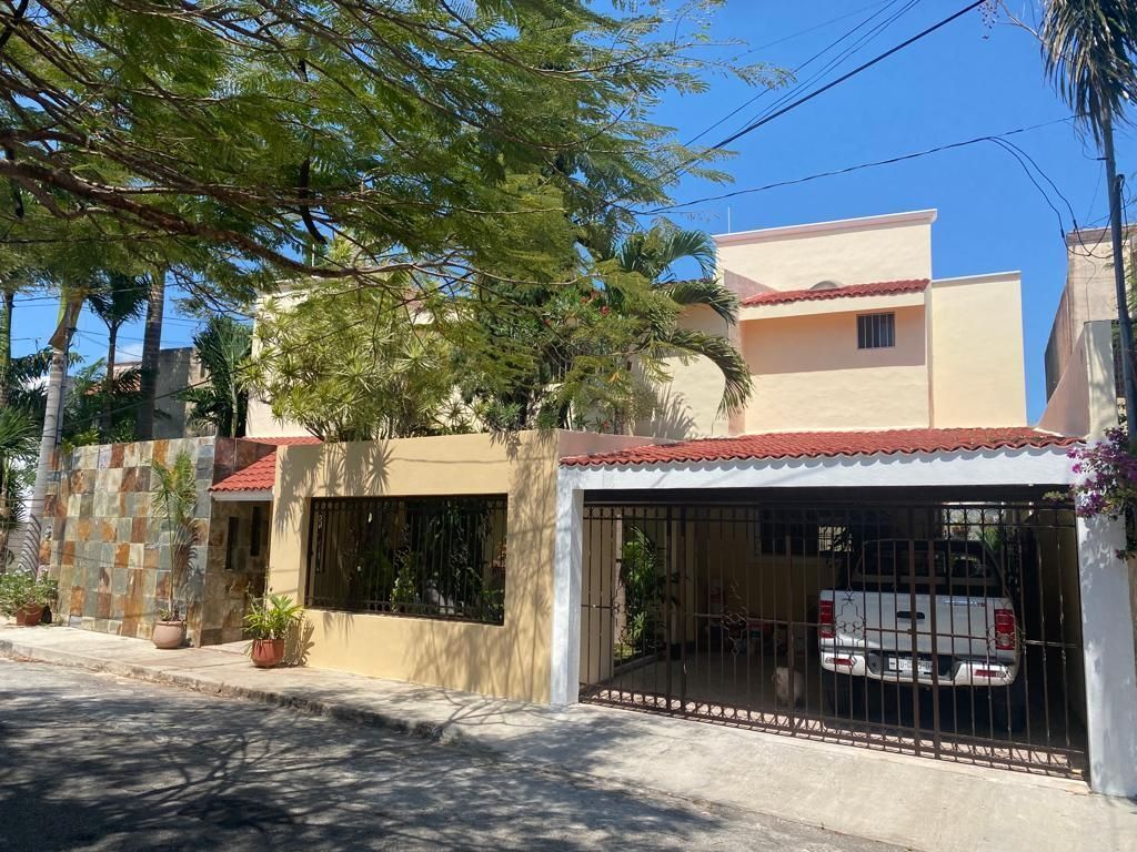 casa-en-venta-en-merida-con-piscina-5-recamaras-una-en-pb-en-fracc-la-florida47-28768