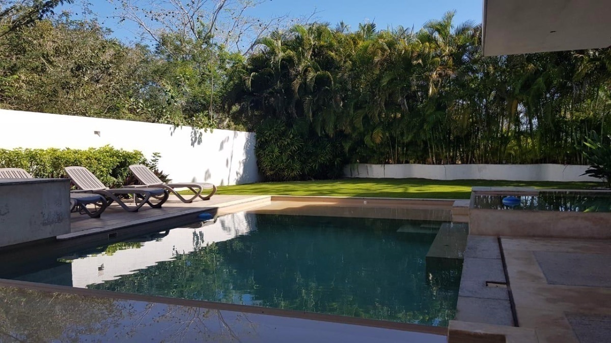 CASA EN VENTA EN MÉRIDA, PRIVADA YUCATÁN COUNTRY CLUB, XPOKIN, LISTA.