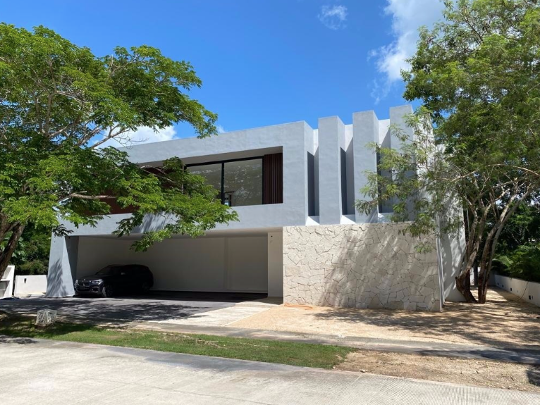 CASA EN VENTA EN MÉRIDA, PRIVADA YUCATÁN COUNTRY CLUB, XTACAY, LISTO.