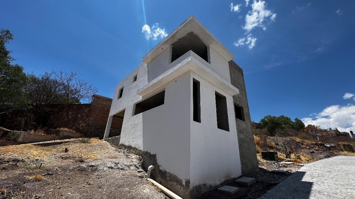 Casa en VENTA en obra gris en marfil 4 recamaras en privada  con vista