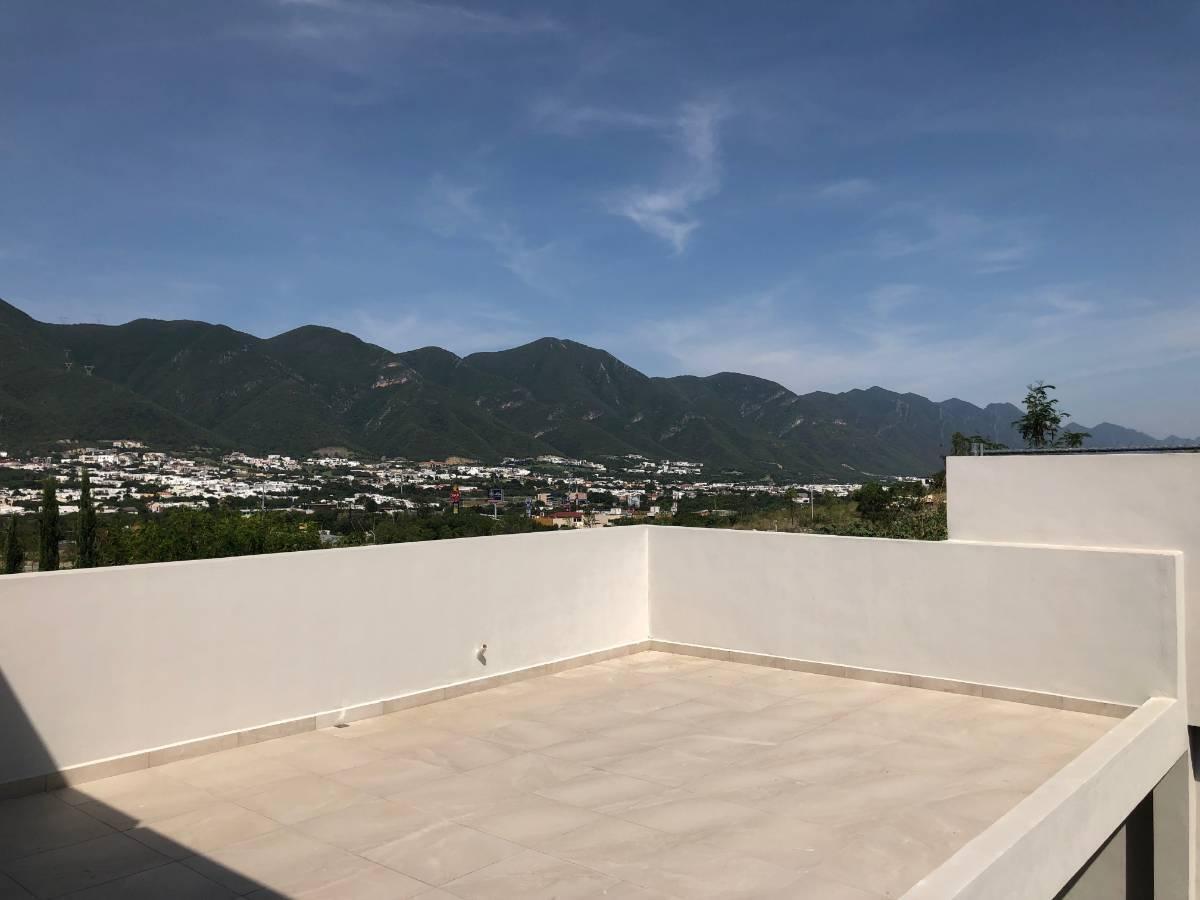 CASA EN VENTA EN PALMARES, CARRETERA NACIONAL, MONTERREY, NL. (Recamara en PB)