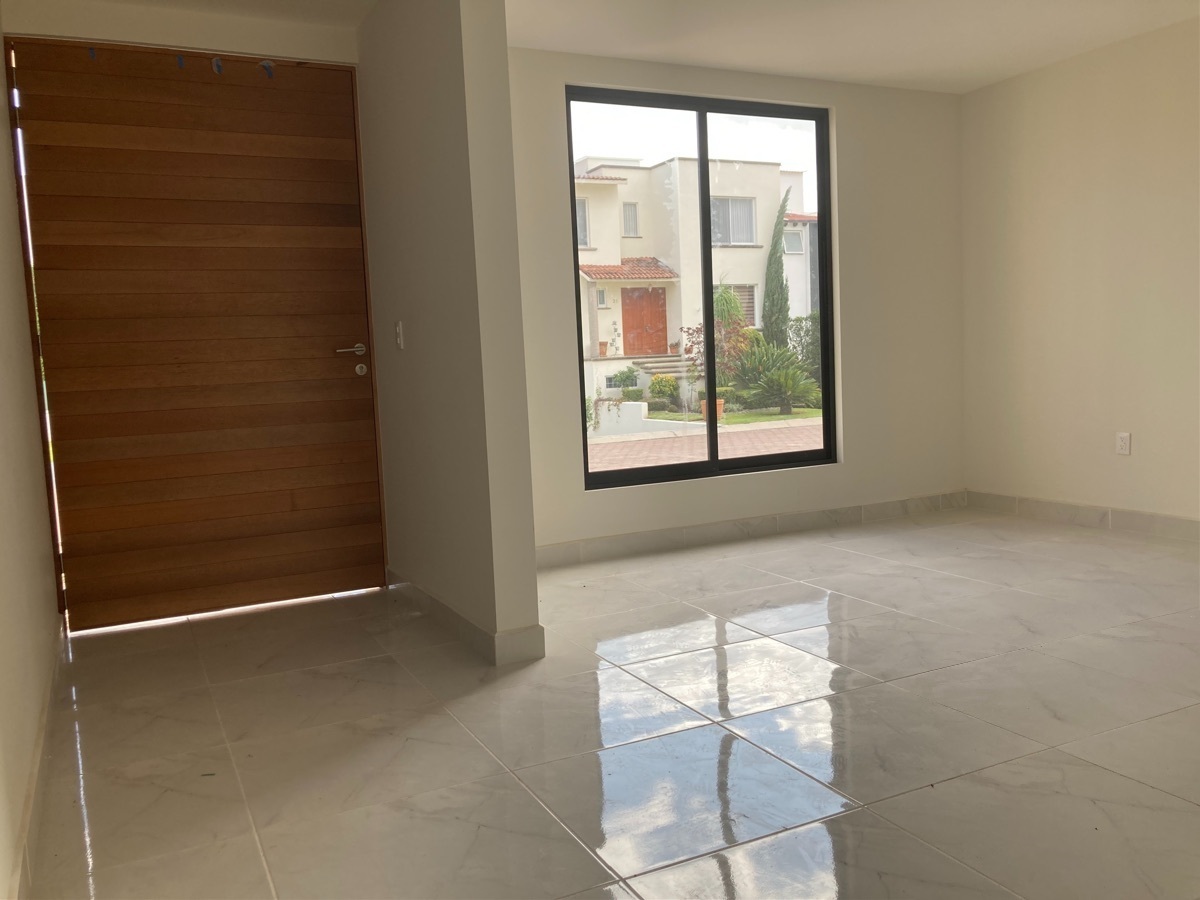 casa-en-venta-en-pueblo-nuevo-con-recmara-en-planta-baja2-13598