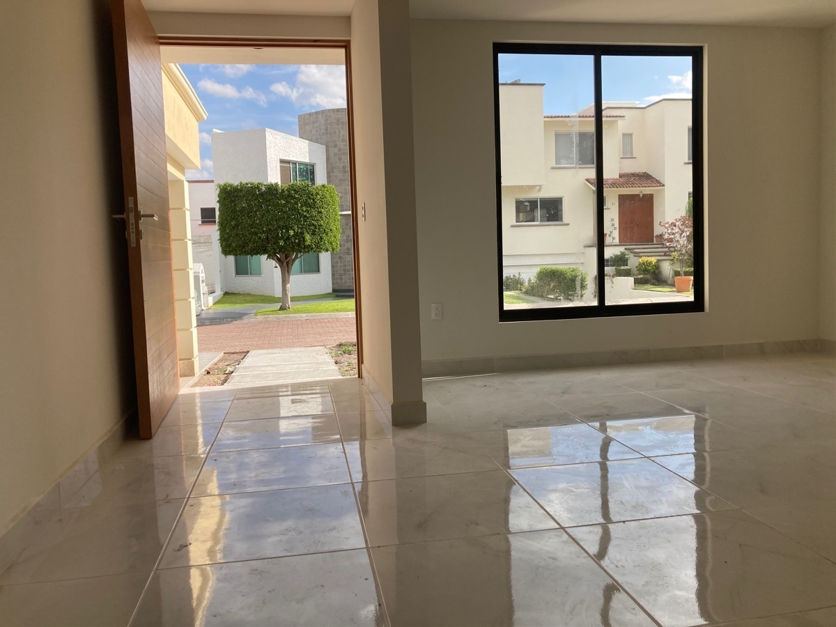 casa-en-venta-en-pueblo-nuevo-con-recmara-en-planta-baja4-13598