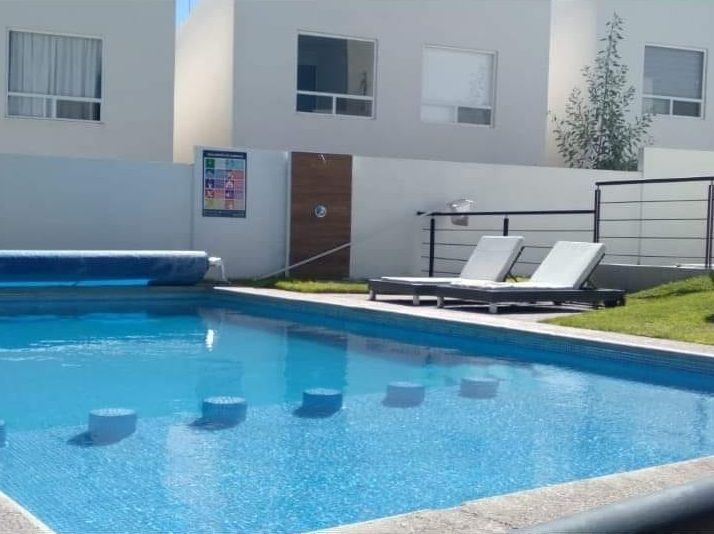 Casa en venta en San Isidro Juriquilla con terreno excedente!!