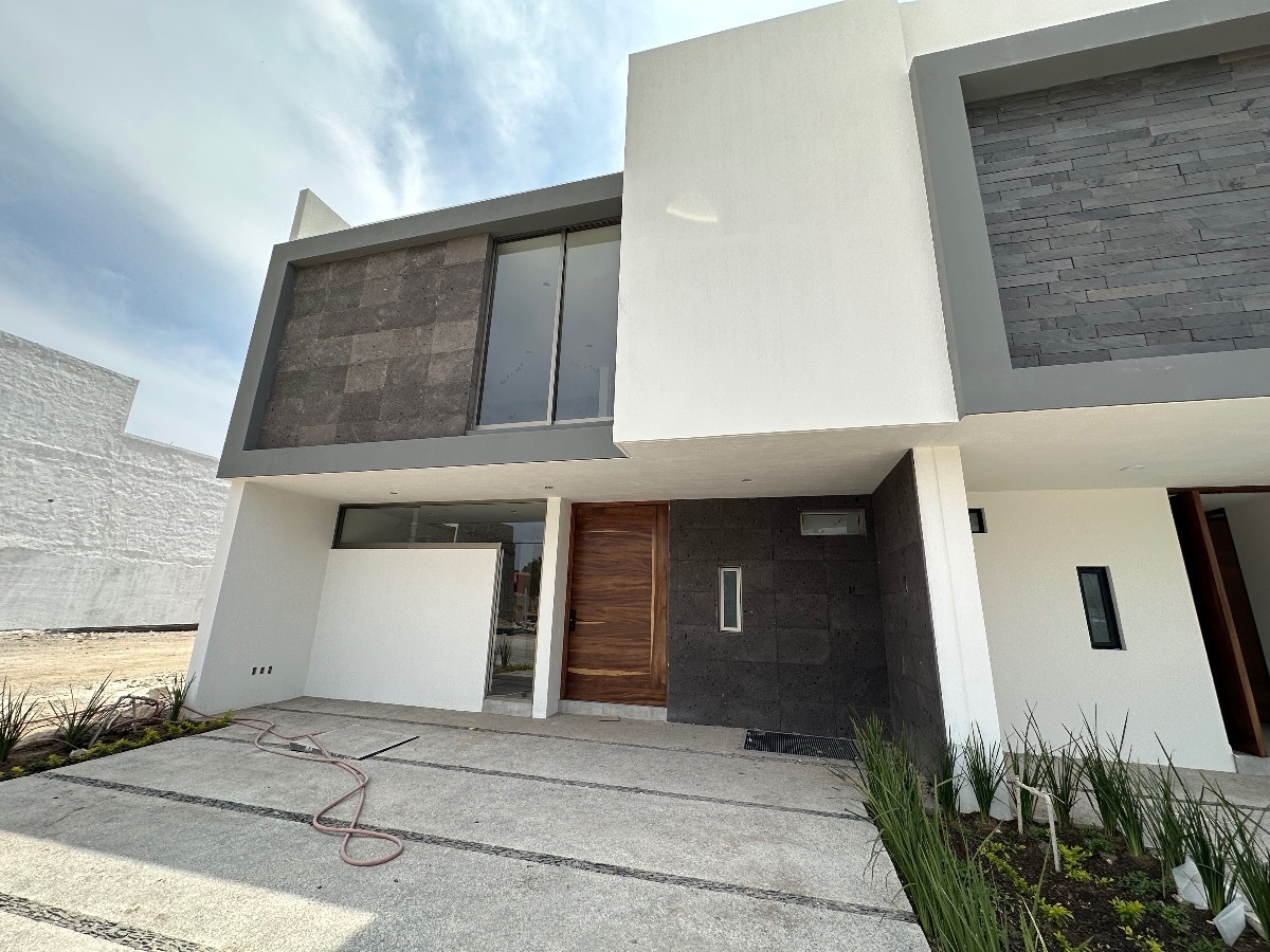 CASA EN VENTA EN SOLARES ZAPOPAN