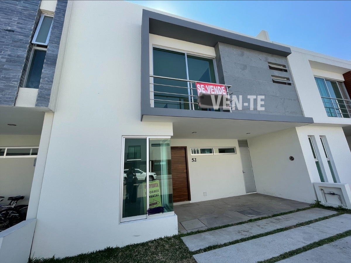 CASA EN VENTA EN SOLARES ZAPOPAN