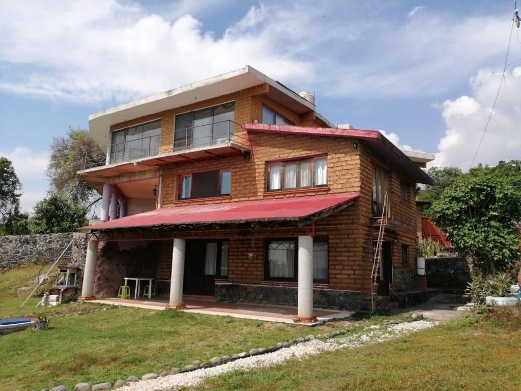 casa-en-venta-en-tepoztln-con-alberca-y-terreno-de-mas-de-6000-m2-13939