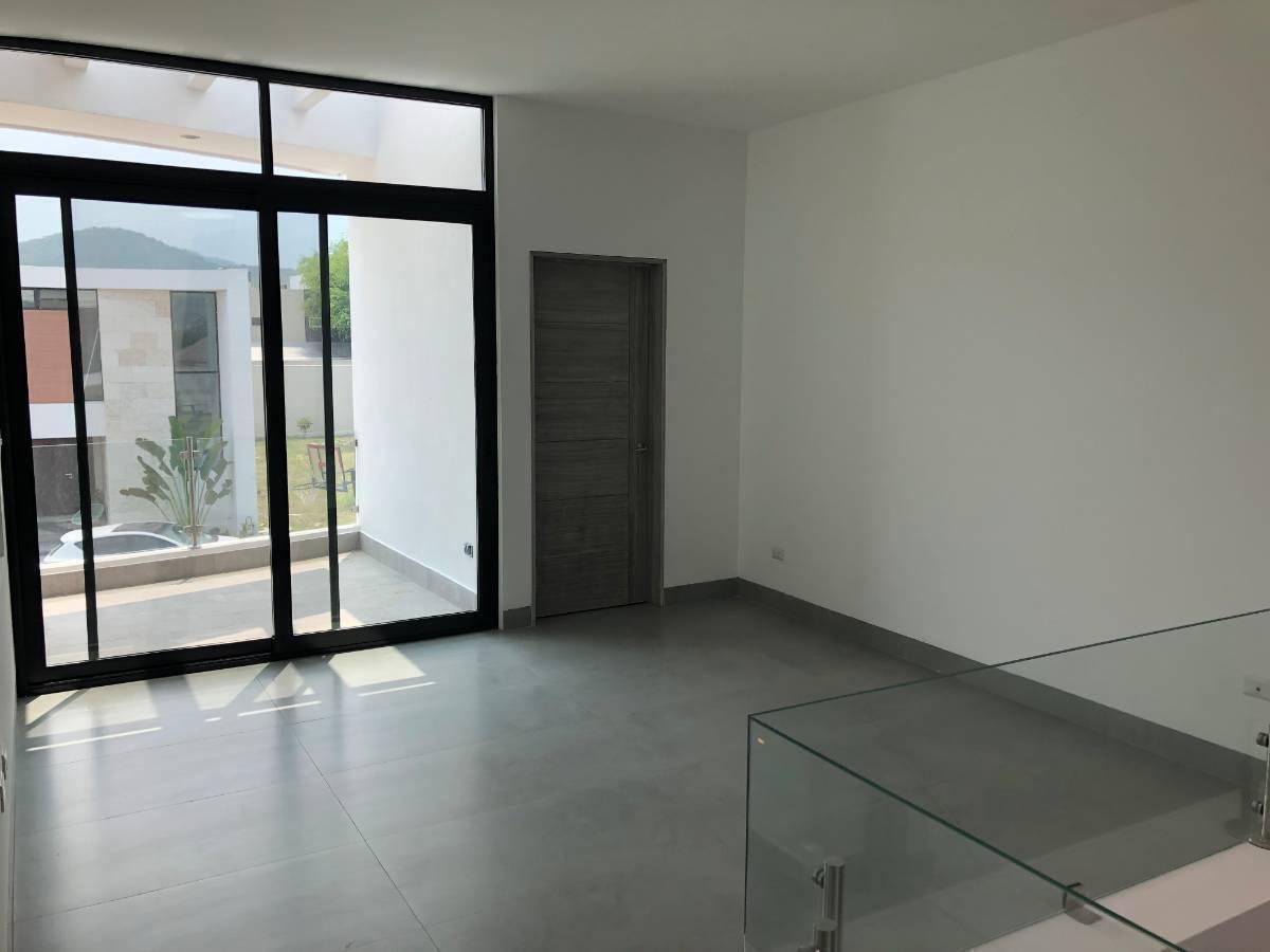 casa-en-venta-en-valle-del-vergel-carretera-nacional-monterrey-rec-en-pb17-37392