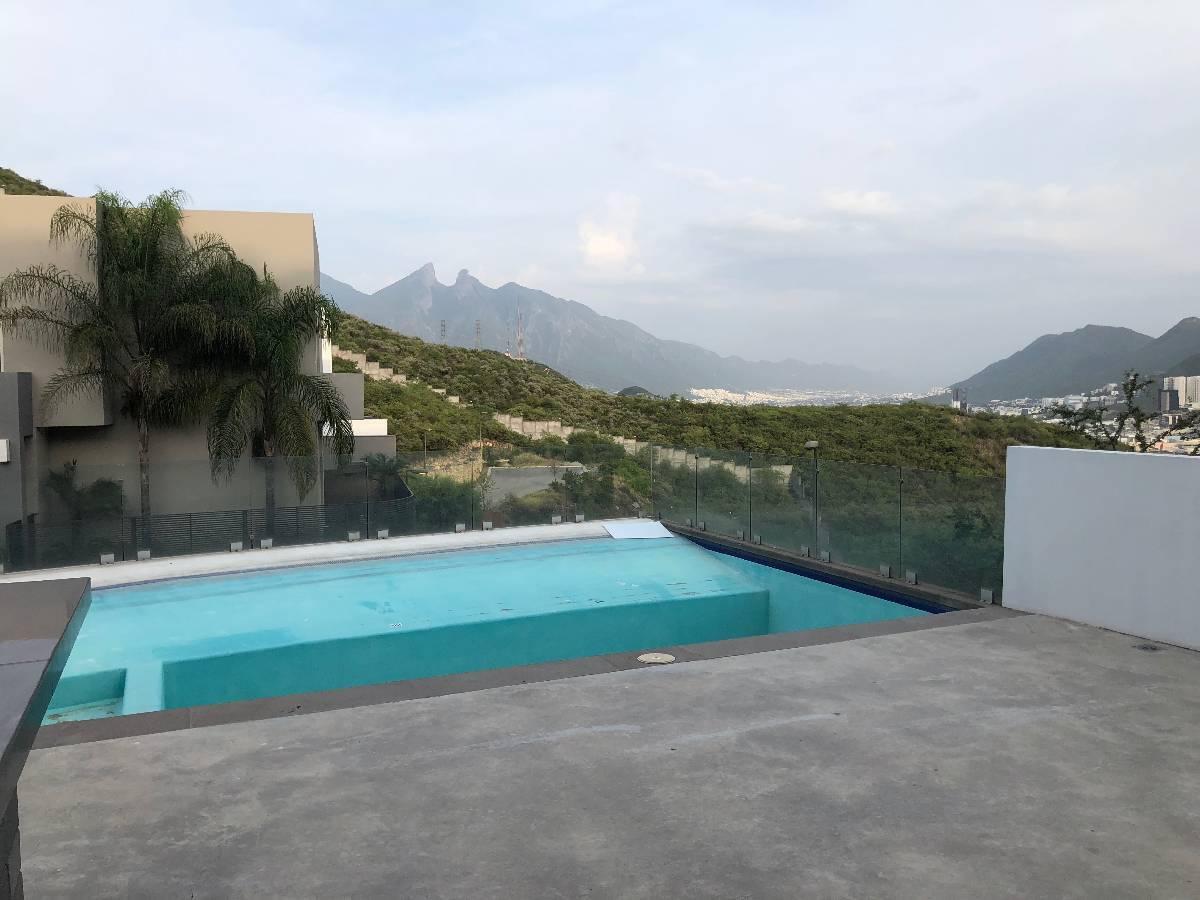 casa-en-venta-en-vista-real-zona-valle-oriente-con-alberca1-37376