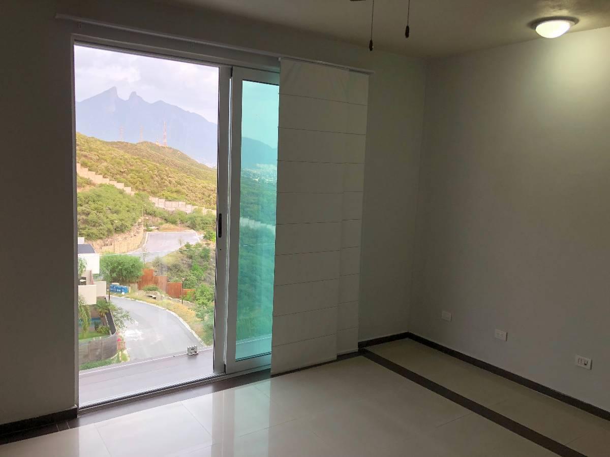 casa-en-venta-en-vista-real-zona-valle-oriente-con-alberca40-37376