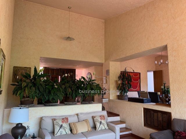 casa-en-venta-en-zona-esmeralda-muy-amplia-y-grandes-espacios3-36237