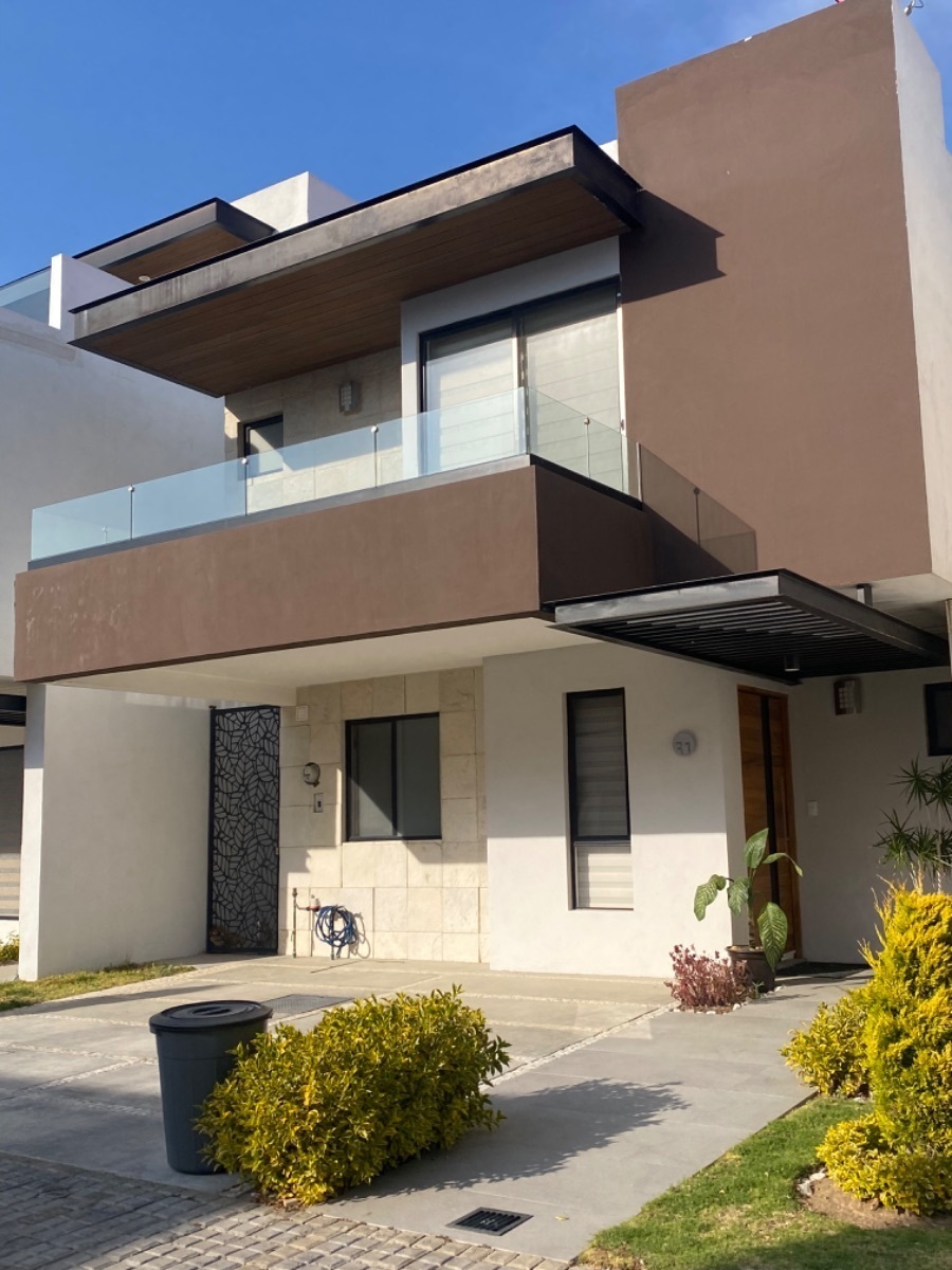 CASA EN VENTA LOMAS DE ANGELOPOLIS