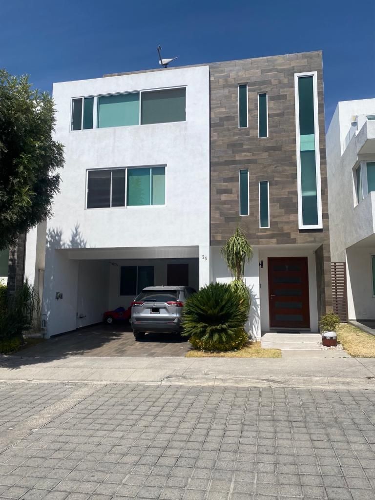 CASA EN VENTA LOMAS DE AGELOPOLIS II