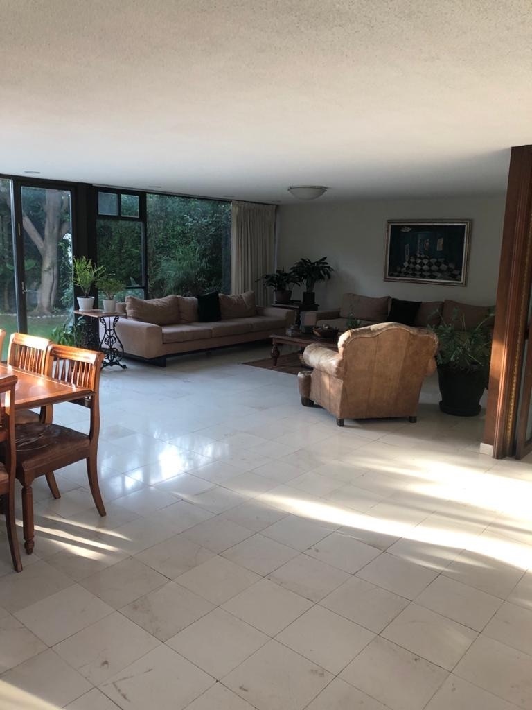 Casa en venta lomas de TECAMACHALCO