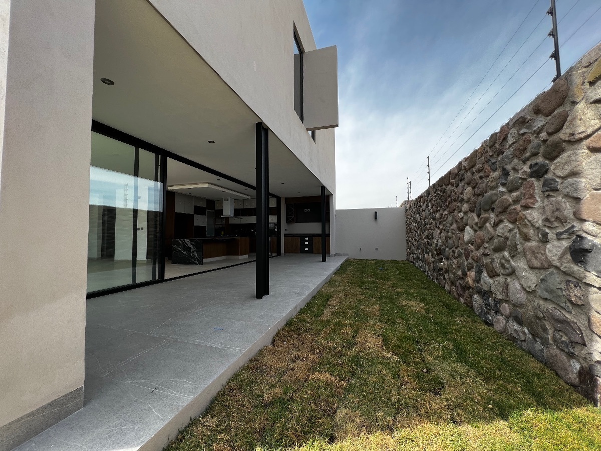 casa-en-venta-lomas-del-campanario-norte-san-lorenzo10-24792