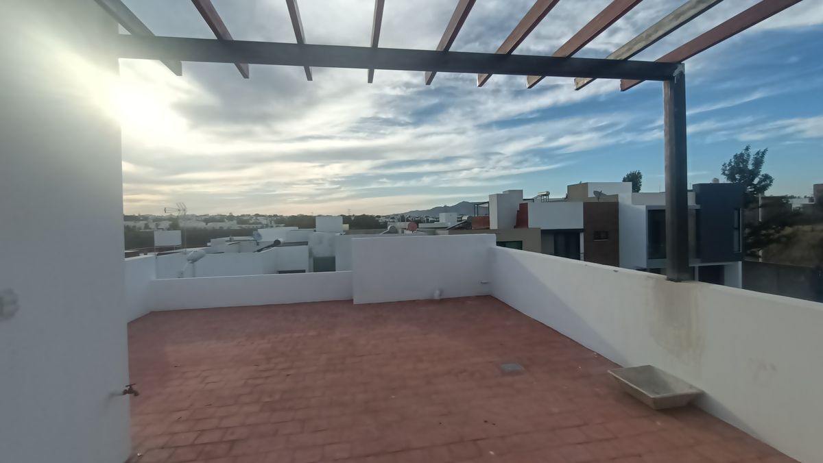 casa-en-venta-madeiras-residencial-zapopan-coto-parota--con-roof-garden15-33039