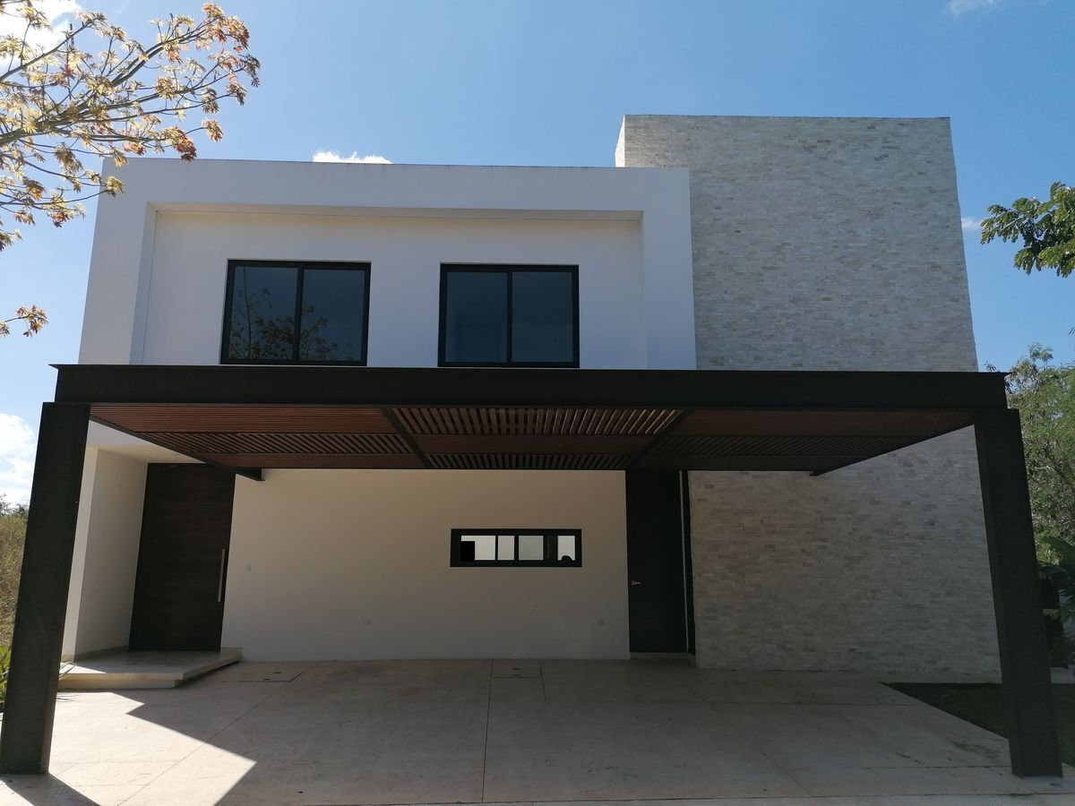 CASA EN VENTA MERIDA PRIVADA RAVENNA CABO NORTE