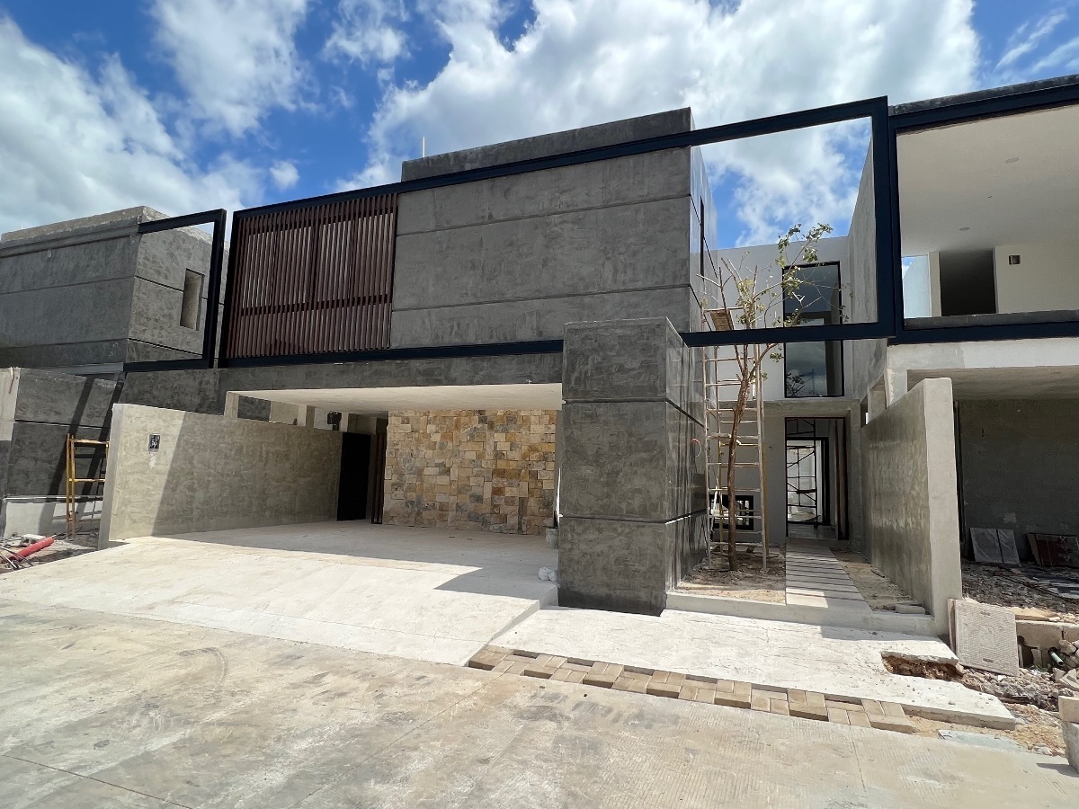 CASA EN VENTA EN MÉRIDA, PRIVADA VARENA, MODELO 4 HABITACIONES, ENTREGA INMEDIAT