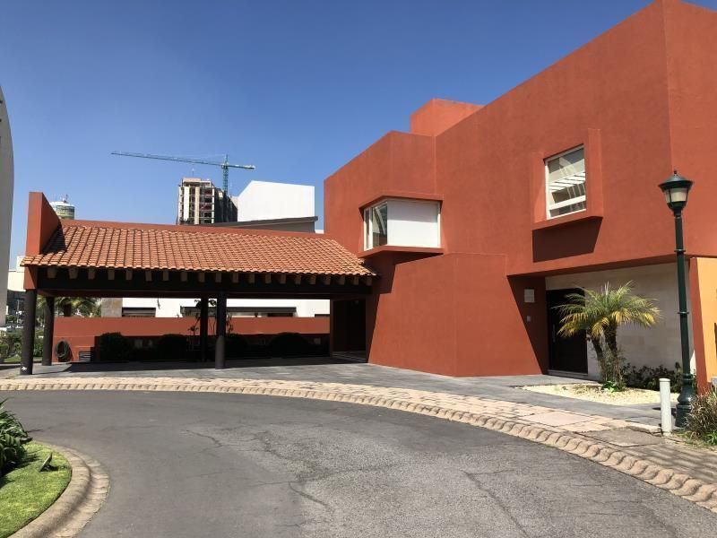 CASA EN VENTA O RENTA EN INTERLOMAS