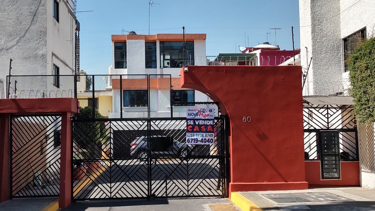 CASA EN VENTA RANCHO ARENAL, COL. GIRASOLES COYOACÁN