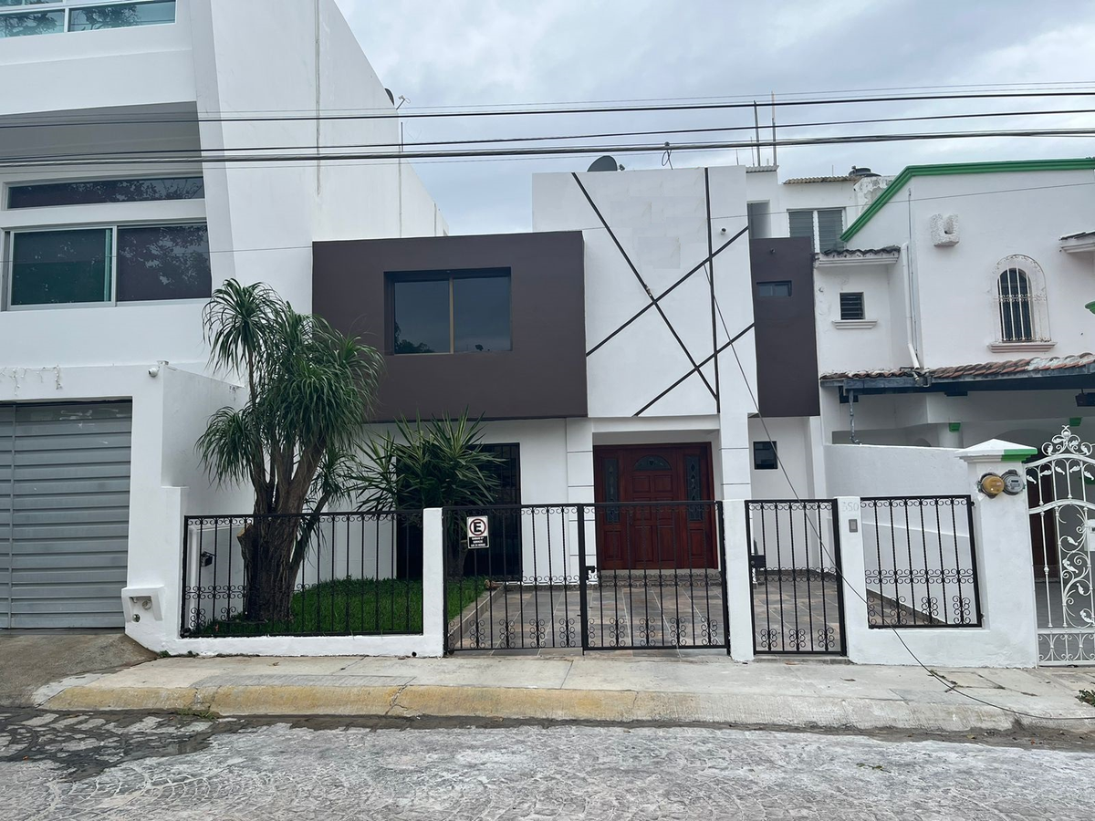 Casa en venta recién remodelada Fracc. La Esmeralda