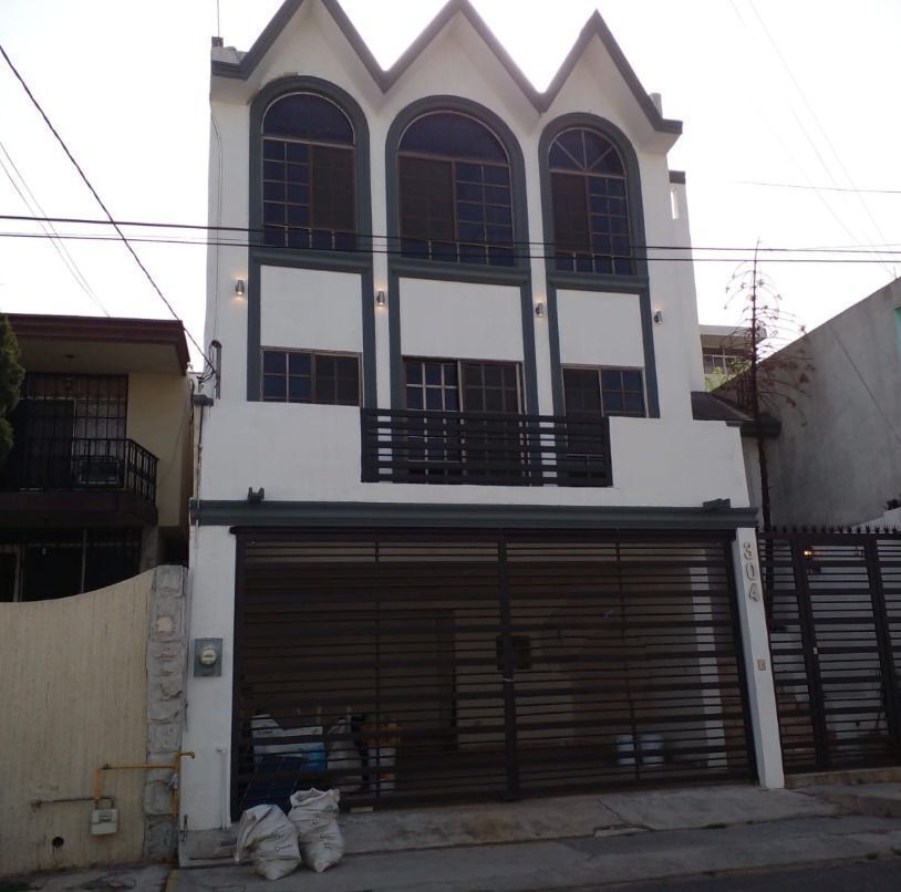 Casa en VENTA Remodelada zona San Jerónimo cerca de Galerías Monterrey