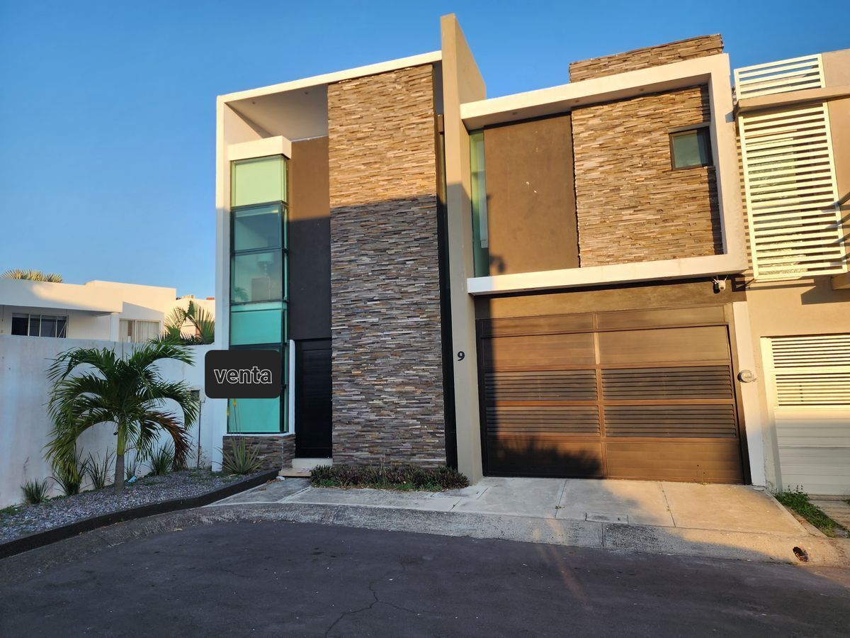 Casa en VENTA SEMINUEVA CON Alberca y climatizada fracc Lomas Residencial