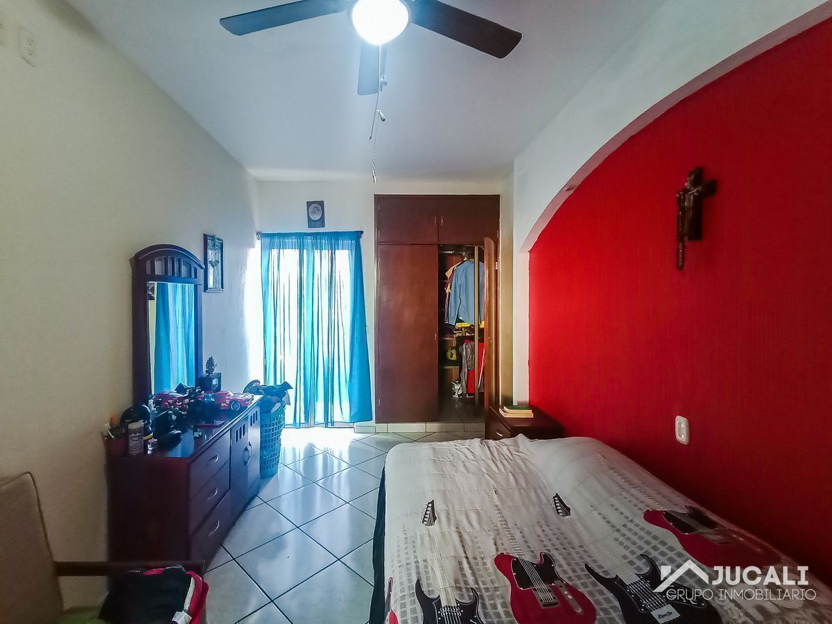 casa-en-venta-sobre-avenida-en-la-colonia-oblatos-guadalajara-jal14-21857