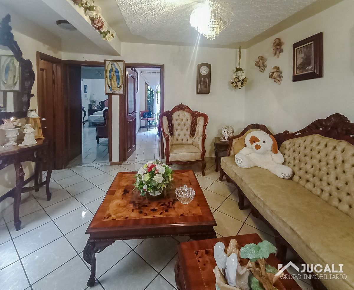 casa-en-venta-sobre-avenida-en-la-colonia-oblatos-guadalajara-jal4-21857