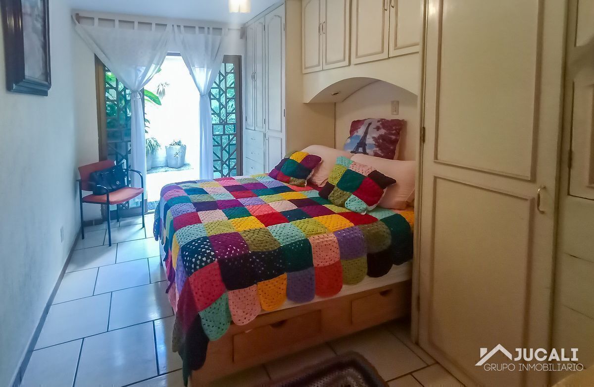 casa-en-venta-sobre-avenida-en-la-colonia-oblatos-guadalajara-jal8-21857