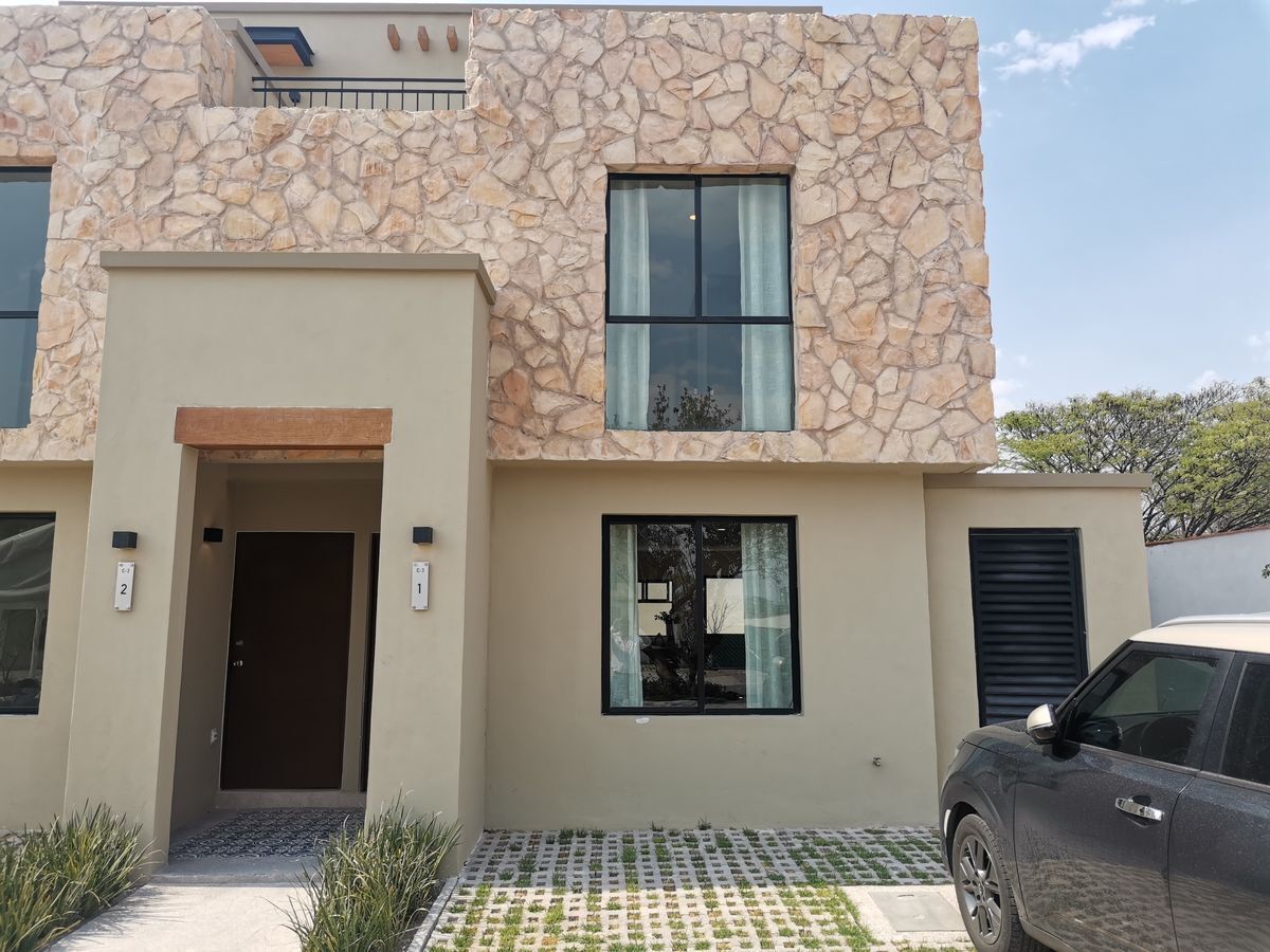 casa-en-venta-super-ubicada-con-alberca2-30513