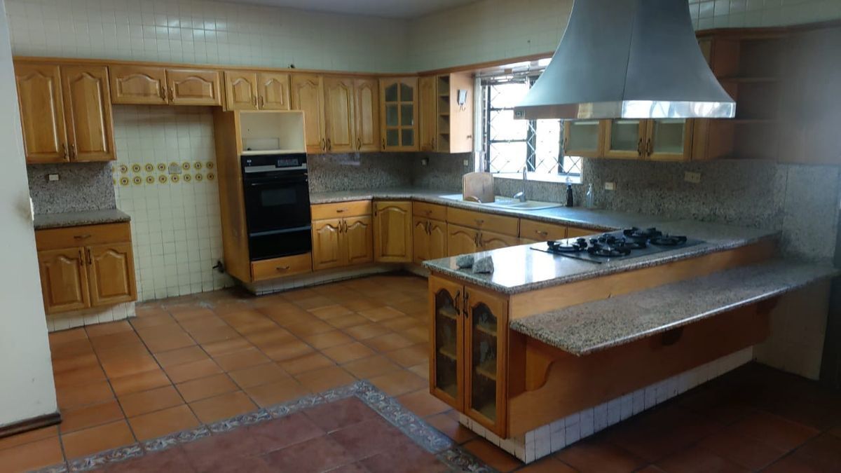 casa-en-venta-zona-contry-cerca-del-club-deportivo-contry-en-esquina6-15143