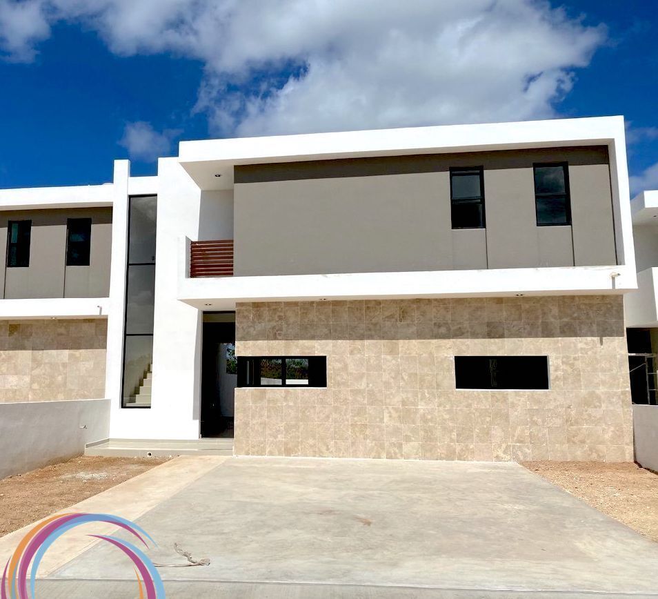 Casa espaciosa con GRAN terreno. Piscina y Pasto frontal DE REGALO