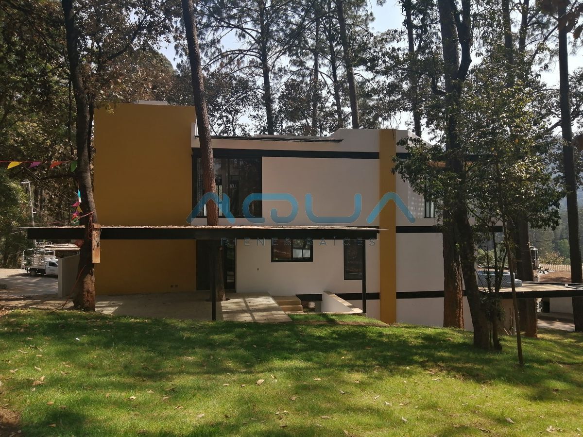 CASA NUEVA CON JACUZZI EN AVANDARO