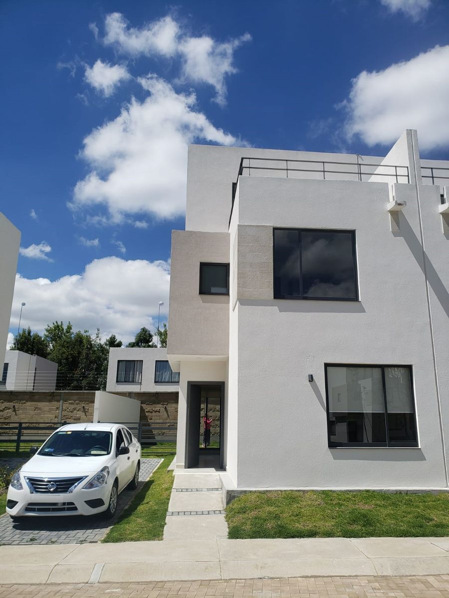 Casa nueva en renta en Villas del Campo