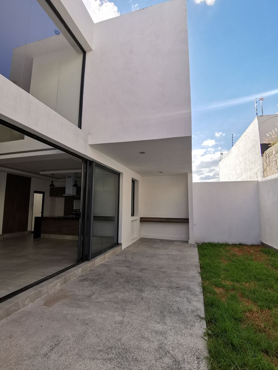 casa-nueva-en-venta-en-lomas-de-juriquilla--4-recmaras11-30575