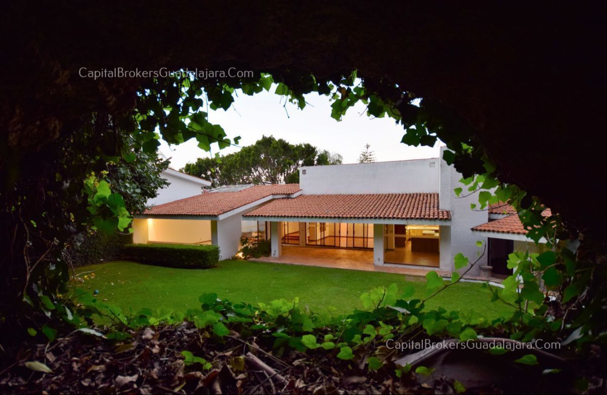 Casa para remodelar en Coto en Colinas de San Javier