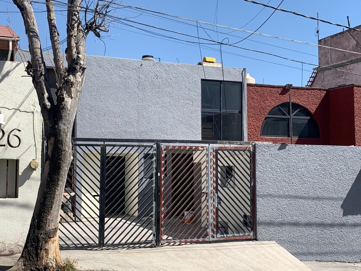 CASA REMODELADA  BOULEVARES DE LA COLINA