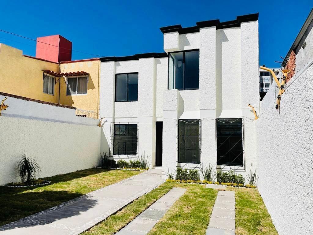 Casa remodelada en venta en zona centro.