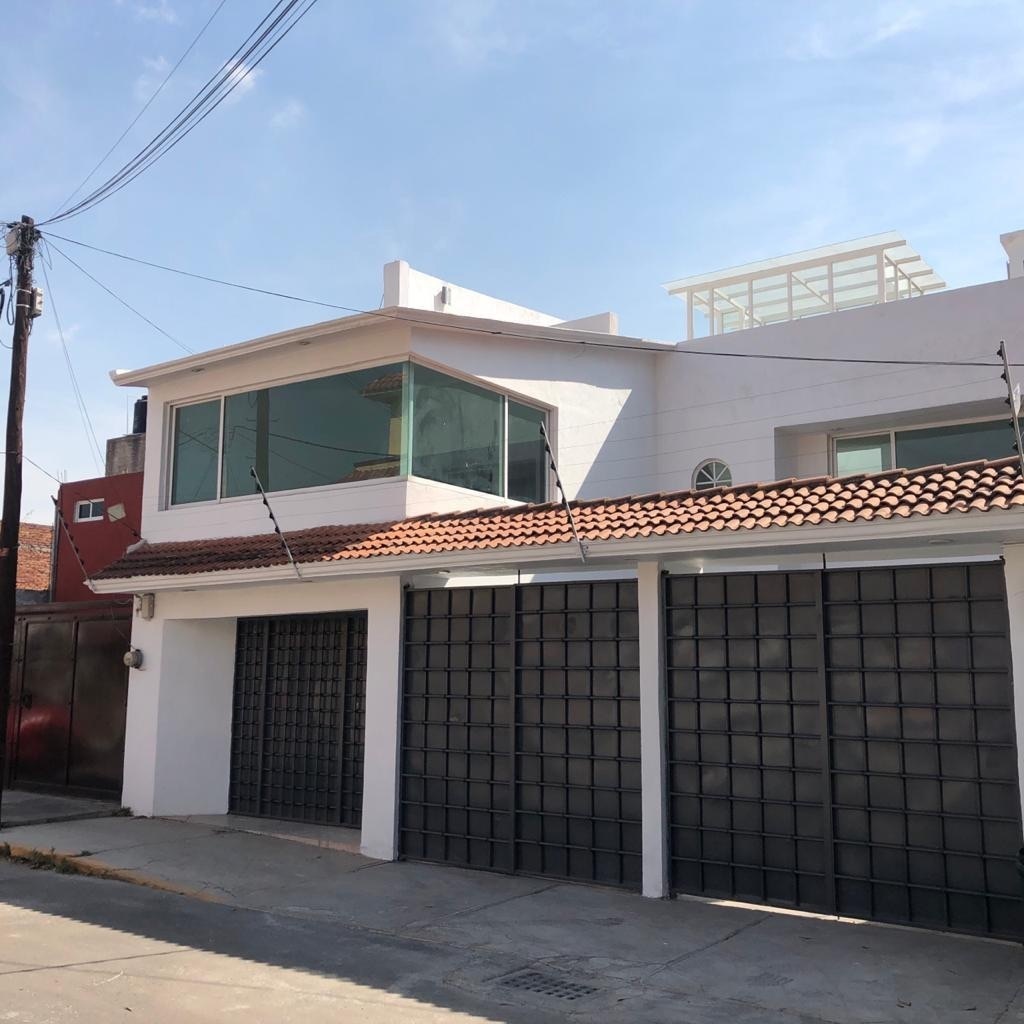 CASA REMODELADA EN VIVEROS DE LA LOMA, ESTADO DE MÉXICO