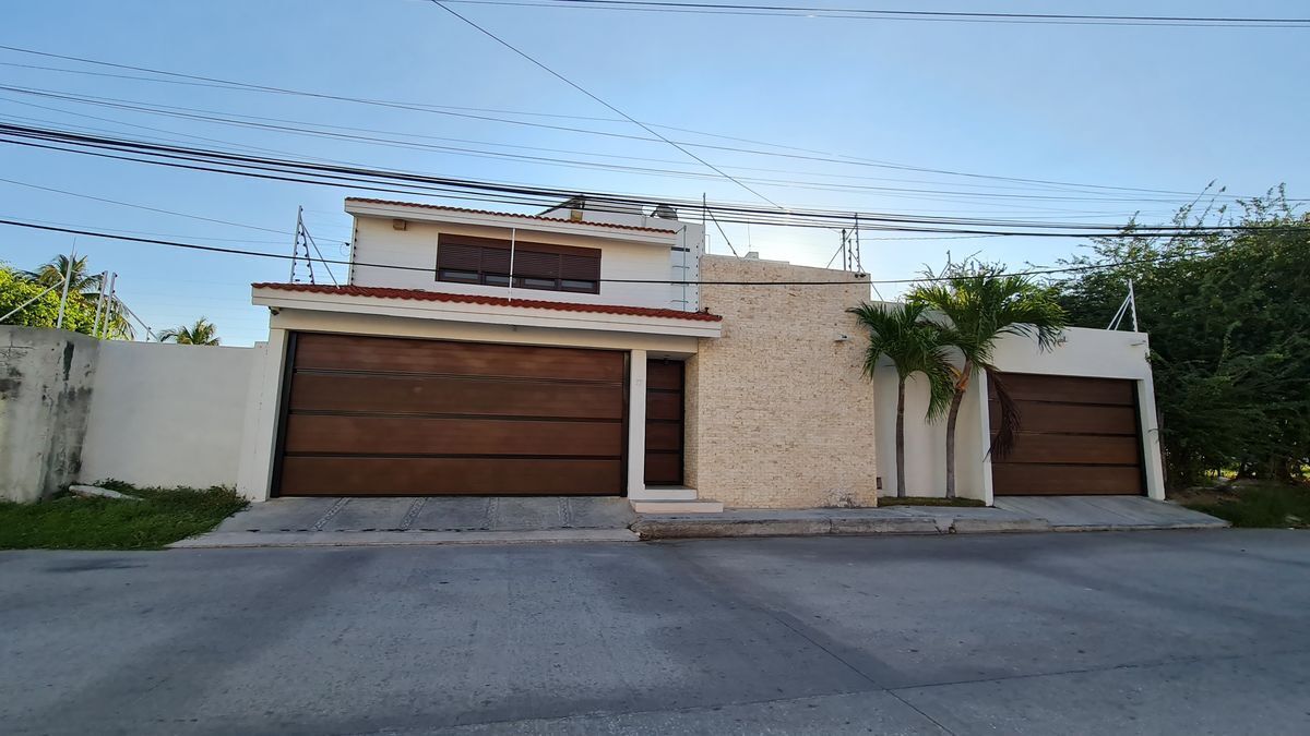 CASA RESIDENCIAL EN RENTA, AMUEBLADA, CON ALBERCA. CARMEN, CAMPECHE