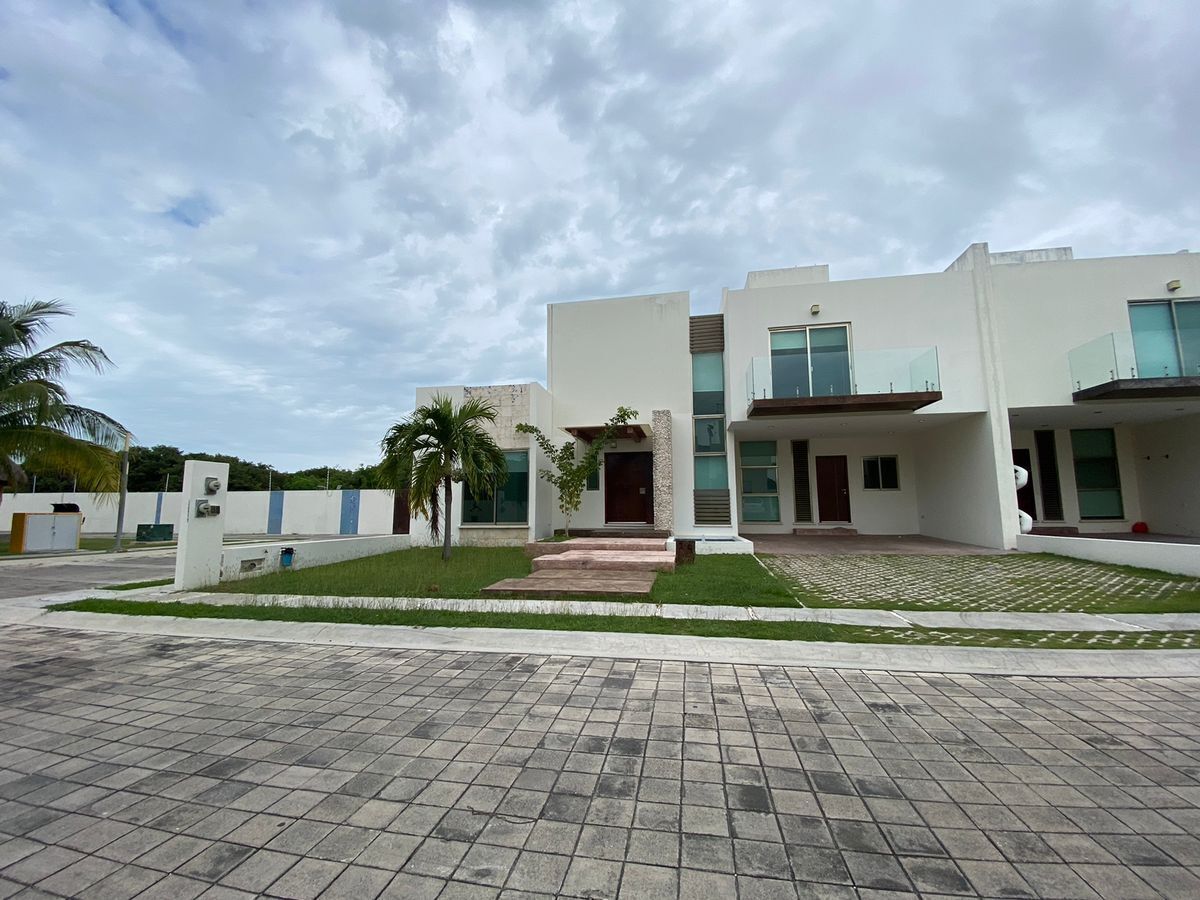 CASA RESIDENCIAL EN RENTA, CON ACCESO A LA PLAYA. CARMEN, CAMPECHE.