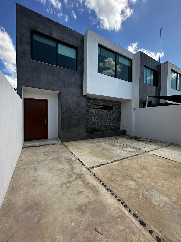 Casa tipo Townhouse en venta en Dzityá, Mérida, de 3 habitaciones, con alberca